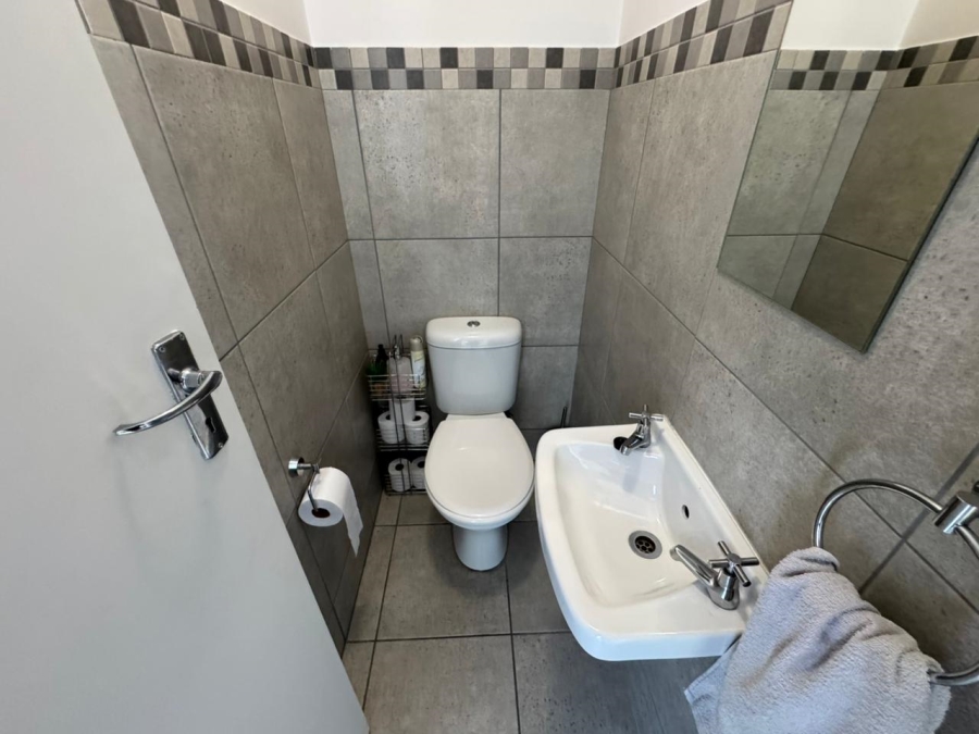 2 Bedroom Property for Sale in Stratford Green Western Cape